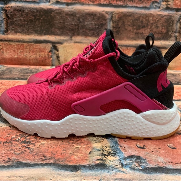Nike Shoes - Nike huaraches